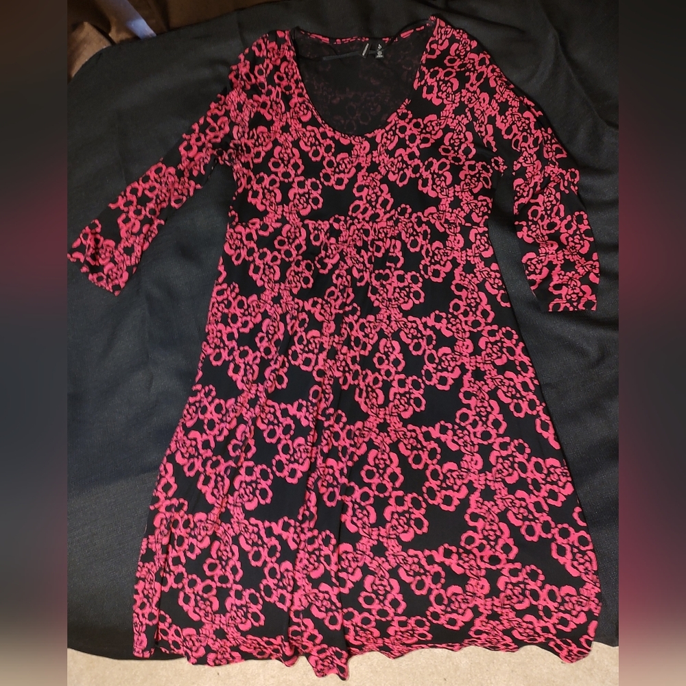 Madison Size L black with pink print 3/4 sleeve dress